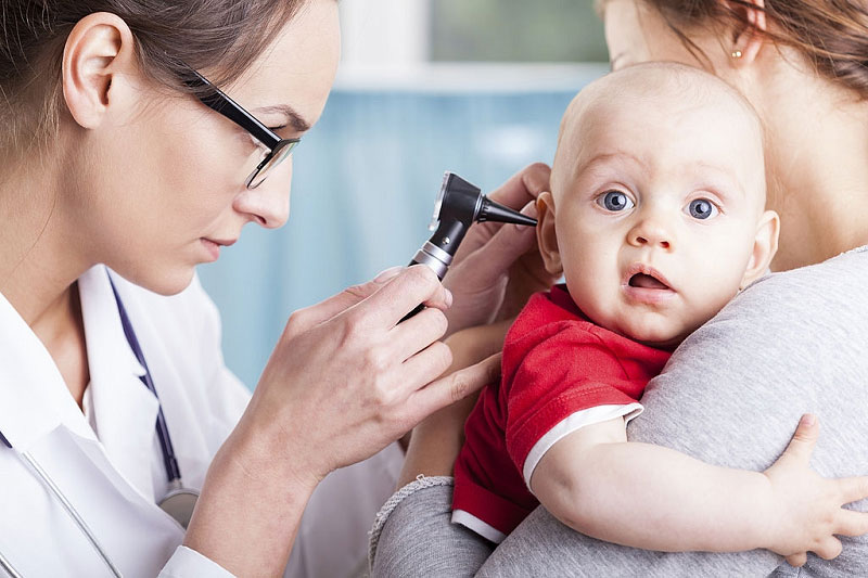 علائم عفونت گوش در نوزاد