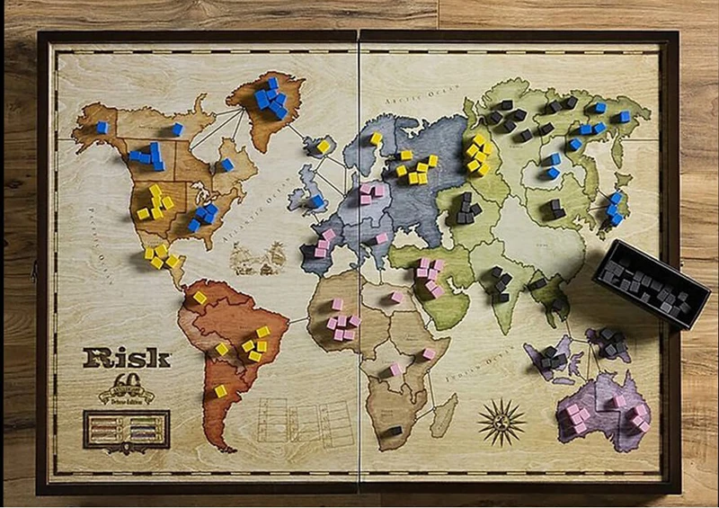 مثل شطرنج، منچ، یا بازی های جدیدتر مثل Catan Junir