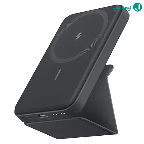 پاور بانک انکر مدل 622 MagGo با ظرفیت 5000mAh در حال شارژ بیسیم آیفون روی پایه استند تاشو