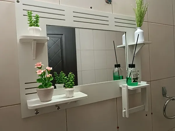 آینه مربعی بدون قاب با زوایای گرد بالای روشویی